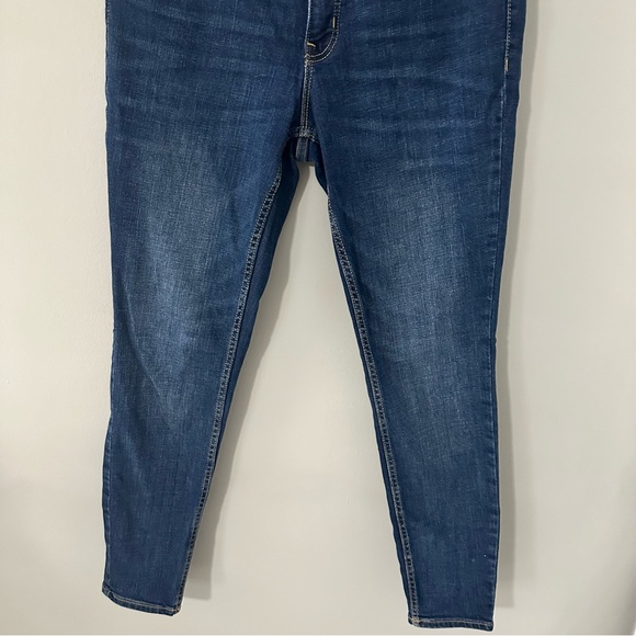 Old Navy High Waisted Rockstar Super Skinny Jean - Picture 4 of 8